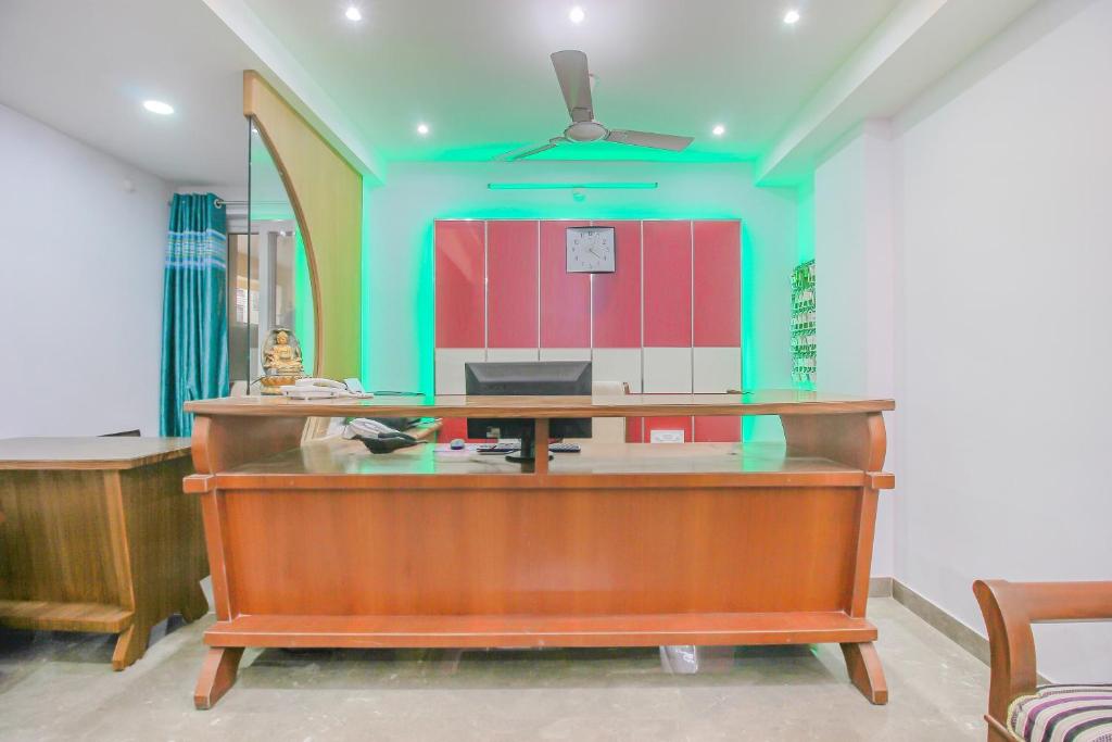 Colorful reception area - Delight Inn Kondapur