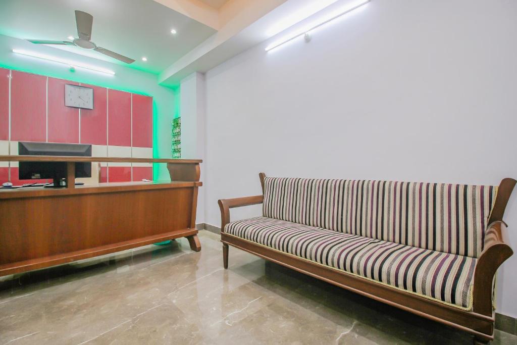 Hotel lobby and waiting area - Delight Inn Stays Kondapur