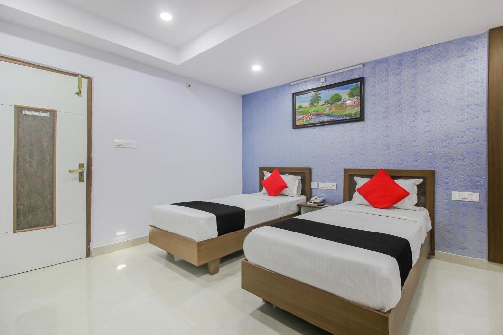 Twin Sharing Room at Delight Inn Stays Kondapur - budget hotel kondapur